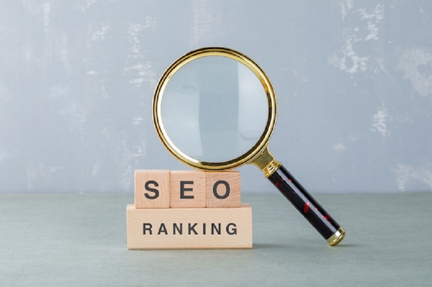 conceptual-seo-analysis-business-with-wooden-blocks-with-words-it-magnifying-glass-side-view_176474-10541