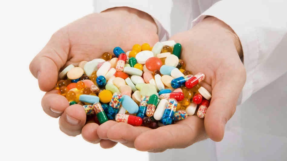 handful-of-medications handful-of-medications